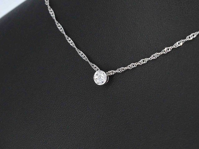 Witgouden hanger met een briljant geslepen diamant - afbeelding 4 van  7