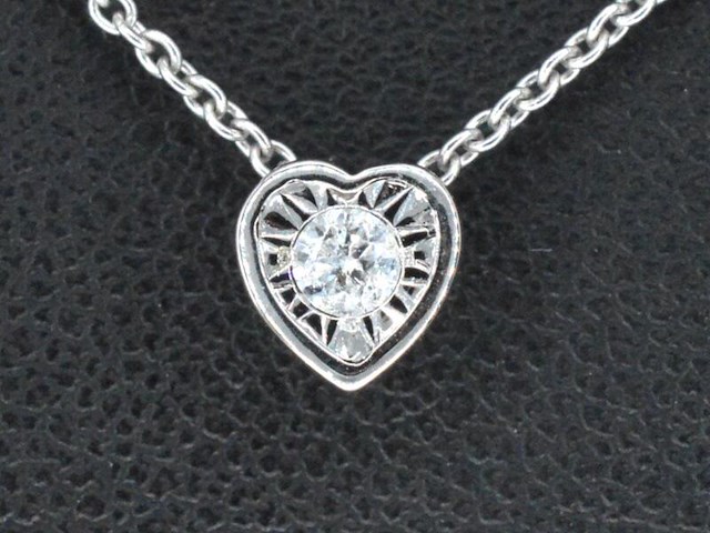 Witgouden hanger met een briljant geslepen natuurlijke diamant in hartvorm - afbeelding 1 van  7