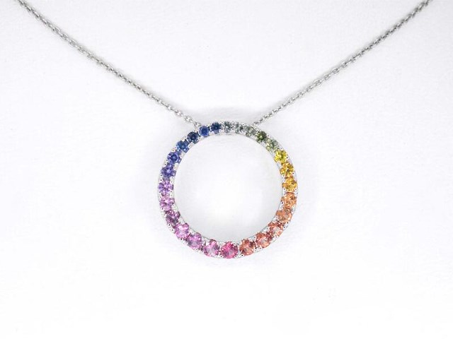 Witgouden hanger met multi colour saffieren in een cirkel gezet, excl. ketting - afbeelding 2 van  9