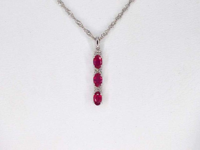 Witgouden hanger met natuurlijke diamanten en robijn, excl. ketting - afbeelding 2 van  7