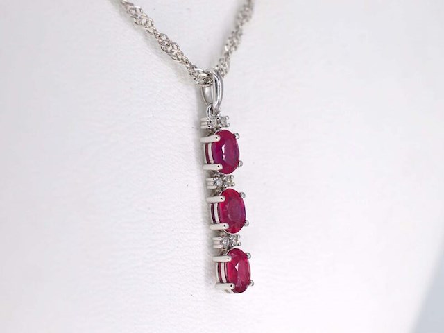 Witgouden hanger met natuurlijke diamanten en robijn, excl. ketting - afbeelding 4 van  7