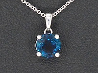 Witgouden hanger met topaas