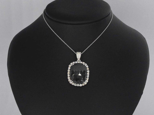 Witgouden hanger met witte en zwarte diamanten - afbeelding 2 van  7