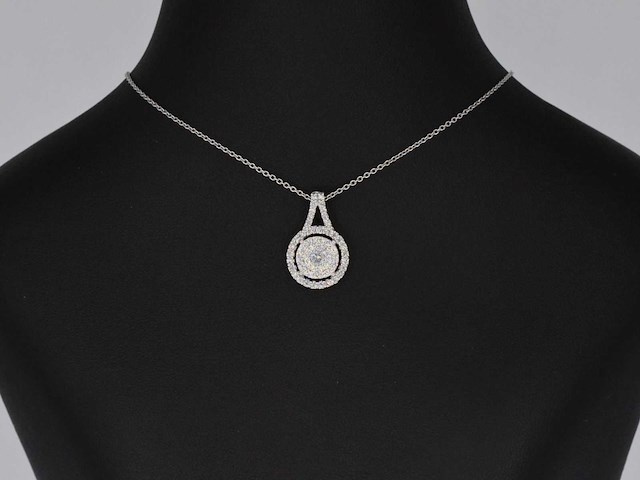 Witgouden hanger volledig bezet met diamanten - afbeelding 2 van  6