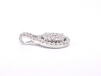 Witgouden hanger volledig bezet met diamanten - afbeelding 6 van  6