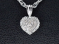 Witgouden hartvorm hanger met diamanten