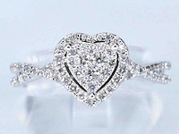 Witgouden hartvormige entourage ring met diamanten - afbeelding 1 van  7