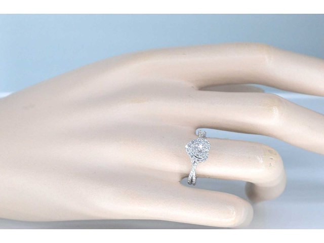 Witgouden hartvormige entourage ring met diamanten - afbeelding 2 van  7