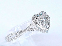 Witgouden hartvormige entourage ring met diamanten - afbeelding 4 van  7