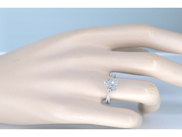 Witgouden hartvormige entourage ring met diamanten - afbeelding 2 van  8