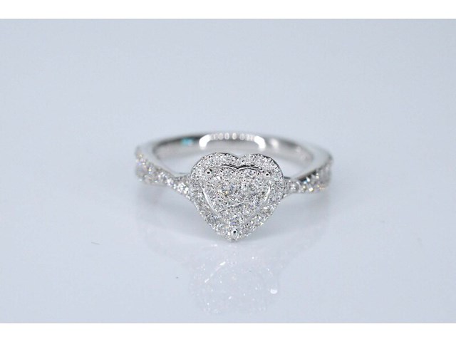 Witgouden hartvormige entourage ring met diamanten - afbeelding 5 van  8