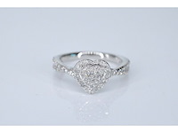 Witgouden hartvormige entourage ring met diamanten - afbeelding 5 van  8