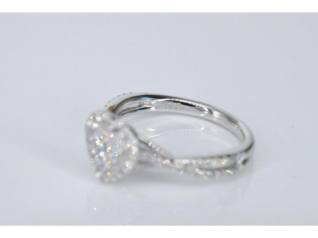 Witgouden hartvormige entourage ring met diamanten - afbeelding 6 van  8