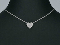 Witgouden hartvormige hanger en collier vol met diamanten - afbeelding 2 van  10