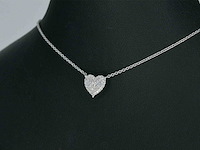 Witgouden hartvormige hanger en collier vol met diamanten - afbeelding 5 van  10