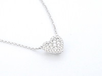 Witgouden hartvormige hanger en collier vol met diamanten - afbeelding 8 van  11