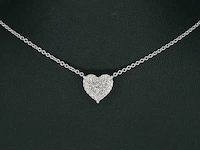 Witgouden hartvormige hanger en collier vol met diamanten