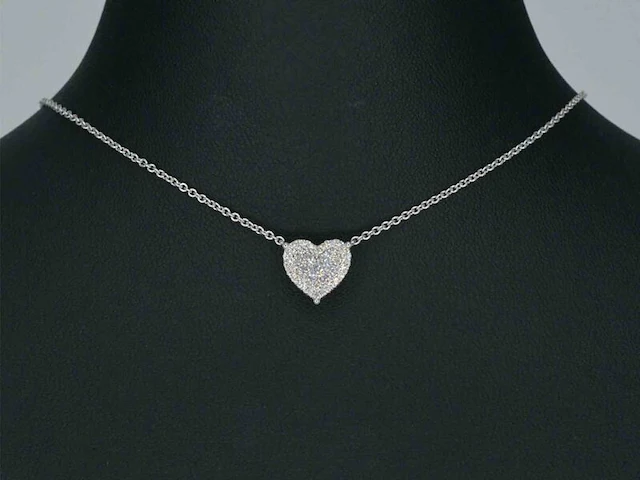 Witgouden hartvormige hanger en collier vol met diamanten - afbeelding 11 van  11