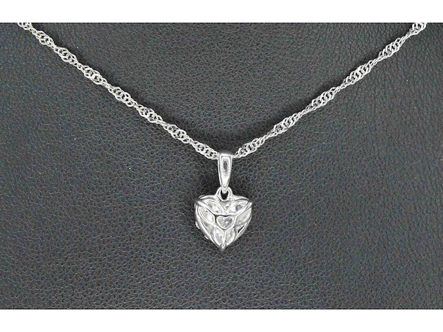 Witgouden hartvormige hanger met diamanten - afbeelding 6 van  6
