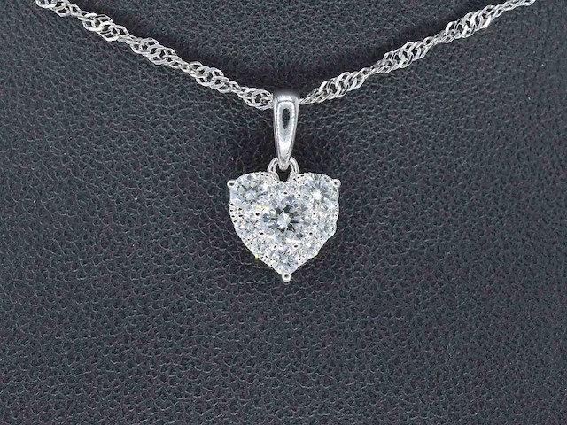Witgouden hartvormige hanger met diamanten - afbeelding 1 van  6