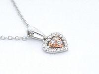 Witgouden hartvormige hanger met natuurlijke roze en witte diamant, incl. ketting - afbeelding 6 van  9