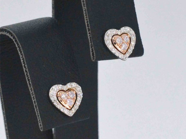 Witgouden hartvormige oorbellen met natuurlijke roze en witte diamant - afbeelding 5 van  8