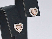 Witgouden hartvormige oorbellen met natuurlijke roze en witte diamant - afbeelding 5 van  8