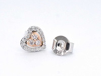 Witgouden hartvormige oorbellen met natuurlijke roze en witte diamant - afbeelding 8 van  8