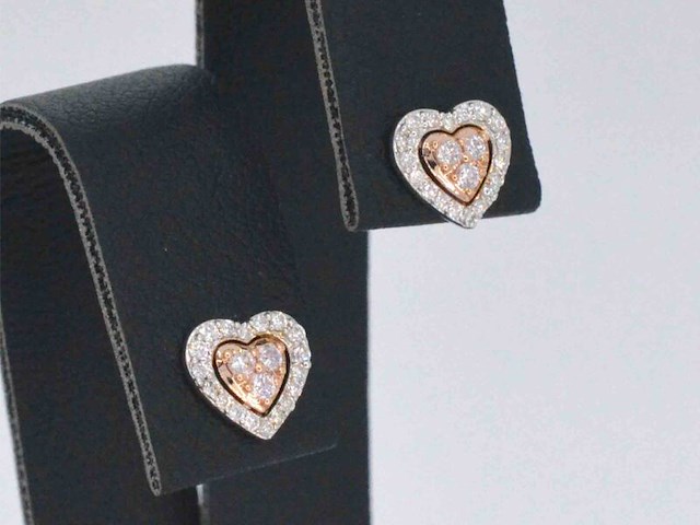 Witgouden hartvormige oorbellen met natuurlijke roze en witte diamant - afbeelding 5 van  10