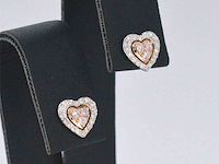 Witgouden hartvormige oorbellen met natuurlijke roze en witte diamant - afbeelding 5 van  10