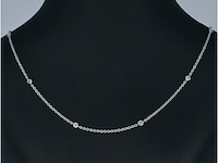 Witgouden ketting met 8 briljant geslepen diamanten