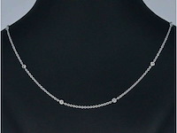 Witgouden ketting met 8 briljant geslepen diamanten