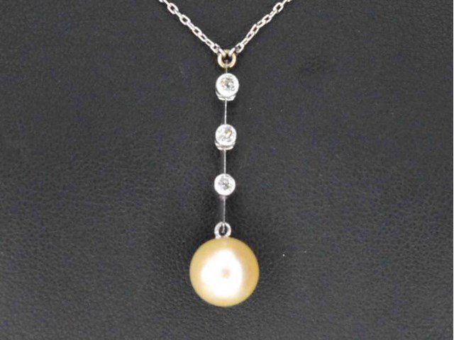 Witgouden ketting met parel en diamanten - afbeelding 1 van  7