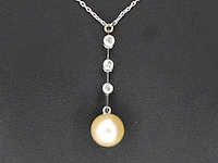 Witgouden ketting met parel en diamanten