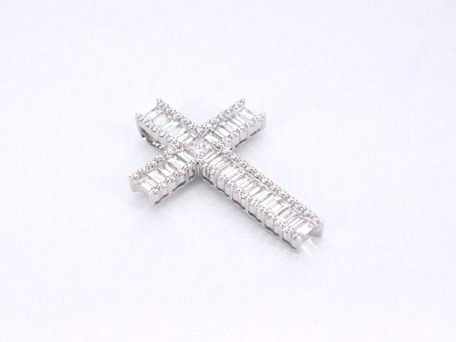 Witgouden kruis hanger met briljant geslepen diamanten - afbeelding 6 van  9