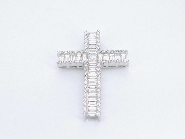 Witgouden kruis hanger met briljant geslepen diamanten - afbeelding 7 van  9