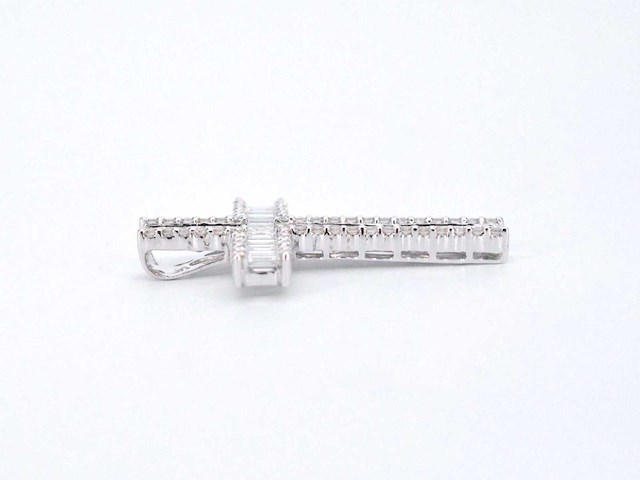 Witgouden kruis hanger met briljant geslepen diamanten - afbeelding 8 van  9