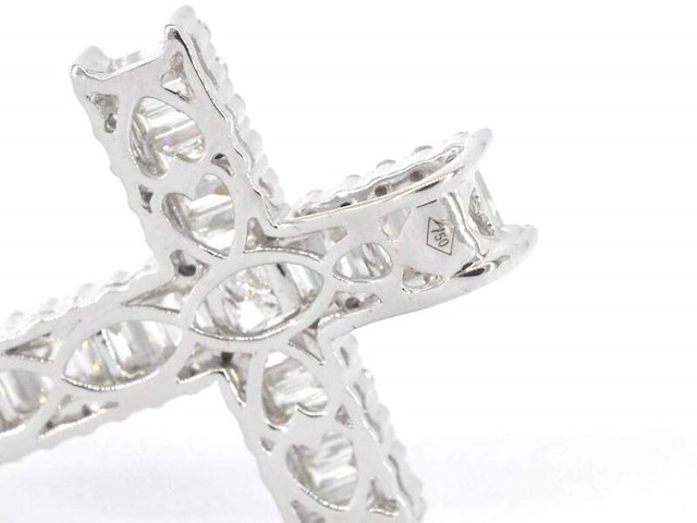Witgouden kruis hanger met diamanten gezet, excl. ketting - afbeelding 9 van  10