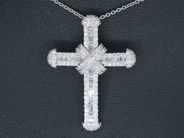 Witgouden kruishanger met diamanten - afbeelding 1 van  6