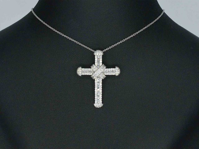 Witgouden kruishanger met diamanten - afbeelding 2 van  6