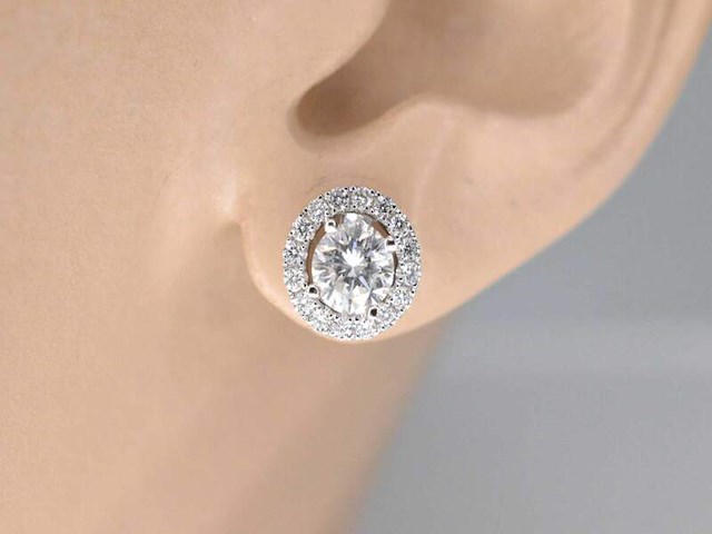 Witgouden natuurlijke diamanten entourage oorbellen van 1.50 carat - afbeelding 2 van  5