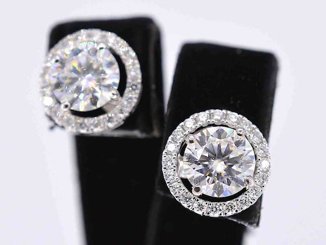 Witgouden natuurlijke diamanten entourage oorbellen van 1.80 carat - afbeelding 1 van  9