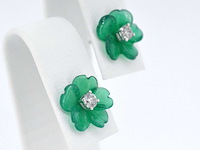 Witgouden oorbellen 0.18 carat met groene edele bloem en grote diamanten - afbeelding 6 van  11
