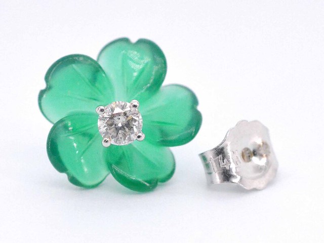 Witgouden oorbellen 0.18 carat met groene edele bloem en grote diamanten - afbeelding 11 van  11