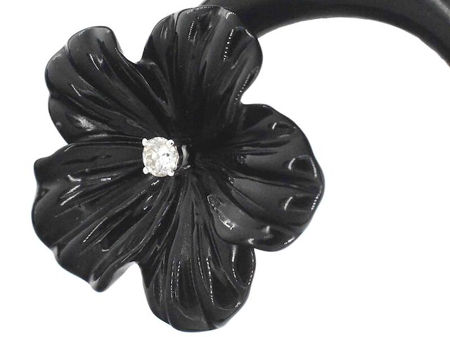 Witgouden oorbellen 0.18 carat met zwarte edele bloem en diamanten - afbeelding 8 van  10