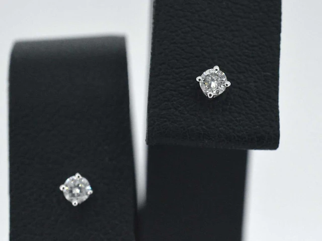Witgouden oorbellen diamant 0.10 ct - afbeelding 1 van  8