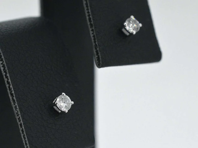 Witgouden oorbellen diamant 0.10 ct - afbeelding 4 van  8