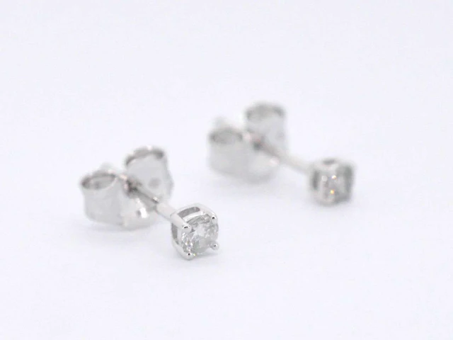Witgouden oorbellen diamant 0.10 ct - afbeelding 6 van  8