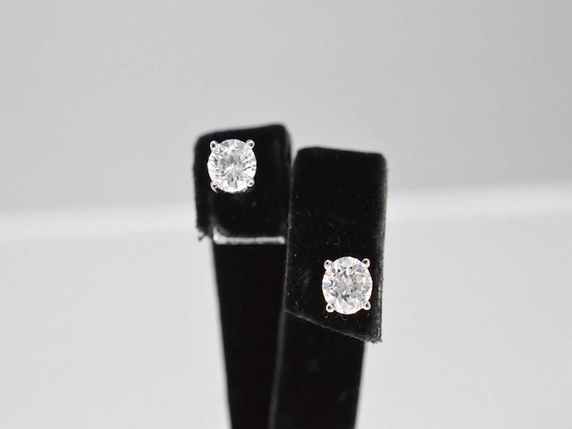 Witgouden oorbellen diamant 1.00 ct - afbeelding 3 van  5