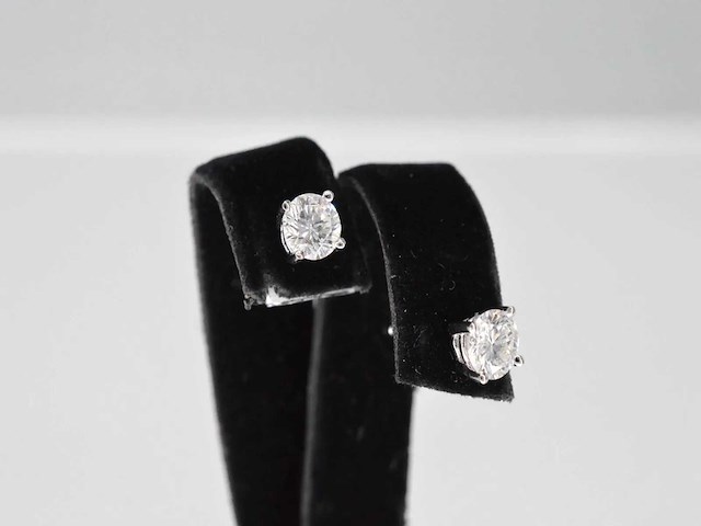 Witgouden oorbellen diamant 1.00 ct - afbeelding 4 van  5